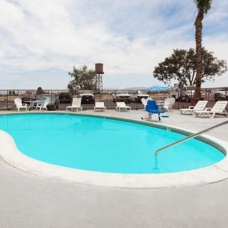 Days Inn by Wyndham Barstow Thumbnail