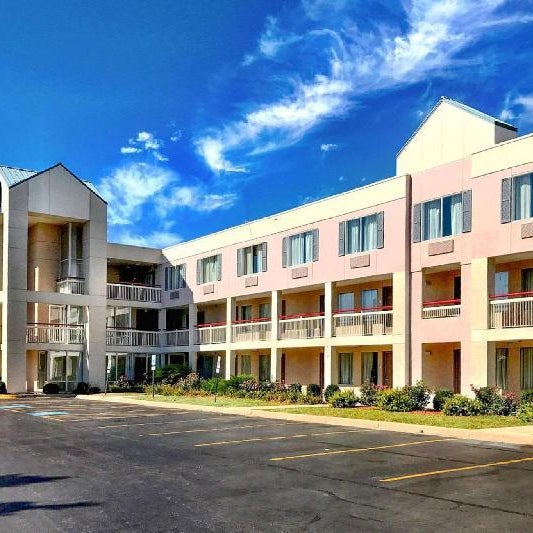 Econo Lodge Willowbrook Thumbnail