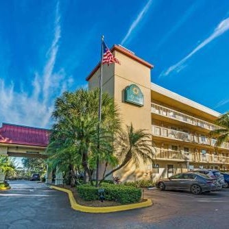 La Quinta Inn & Suites by Wyndham West Palm Beach - Florida Turn Thumbnail