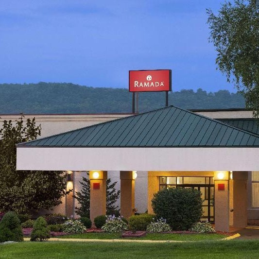 HomeTowne Studios & Conference Center Cortland Thumbnail