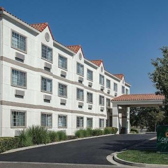 La Quinta Inn & Suites by Wyndham Davis Thumbnail
