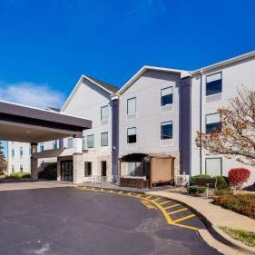 Best Western Plus Bourbonnais Hotel & Suites Thumbnail