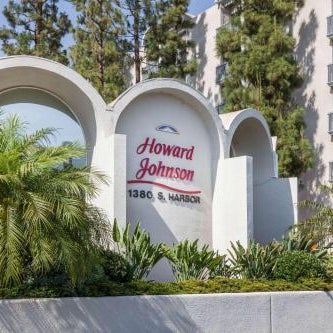 Howard Johnson by Wyndham Anaheim Hotel & Water Playground Thumbnail