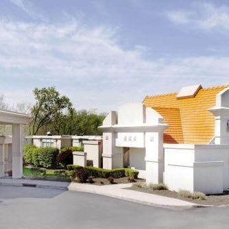 Howard Johnson by Wyndham Newburgh Thumbnail