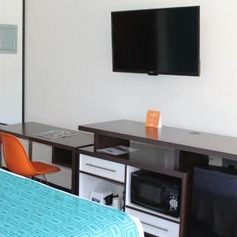 Howard Johnson by Wyndham San Diego Hotel Circle Thumbnail