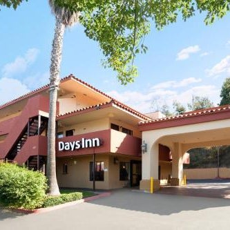 Days Inn by Wyndham Encinitas Moonlight Beach Thumbnail