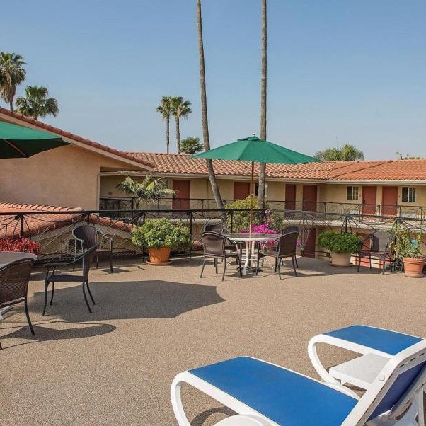Safari Inn, a Coast Hotel Thumbnail