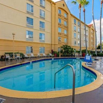 La Quinta Inn & Suites by Wyndham Orlando Airport North Thumbnail