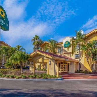 La Quinta Inn & Suites by Wyndham Tampa Bay Pinellas Park Clearw Thumbnail