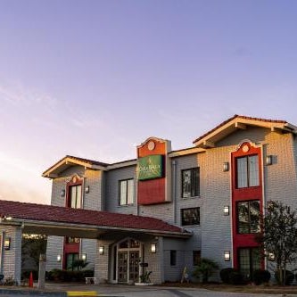 Casa Bella Inn & Suites Thumbnail