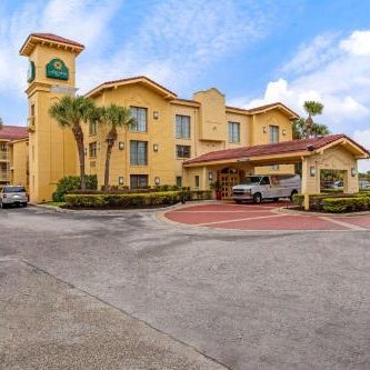 La Quinta Inn & Suites by Wyndham Orlando Airport West Thumbnail