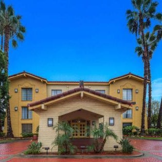 Days Inn by Wyndham San Diego Vista Thumbnail