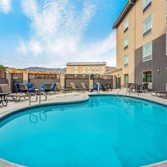 La Quinta Inn & Suites by Wyndham San Francisco Airport North Thumbnail