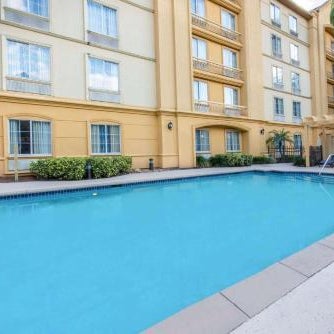 La Quinta Inn & Suites by Wyndham Tampa Brandon Regency Park Thumbnail