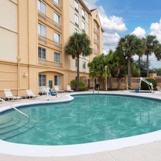 La Quinta Inn & Suites by Wyndham Jacksonville Butler Blvd Thumbnail