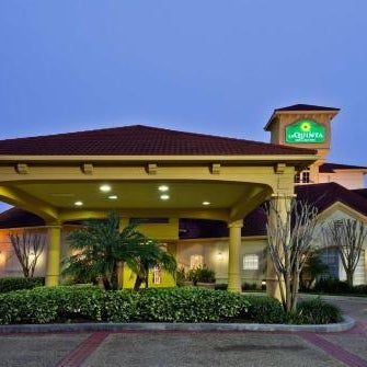La Quinta Inn & Suites by Wyndham Usf (Near Busch Gardens) Thumbnail