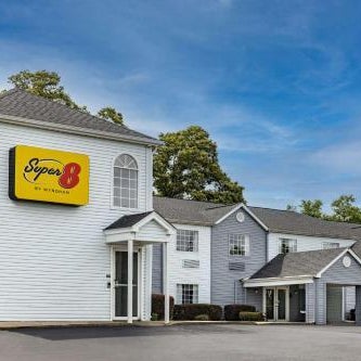 Super 8 by Wyndham Pensacola Thumbnail