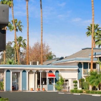 Travelodge by Wyndham Bakersfield Thumbnail