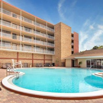 Ramada by Wyndham Tampa Airport Westshore Thumbnail