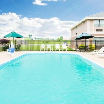 Ramada by Wyndham Vandalia Thumbnail