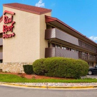 Super 8 by Wyndham Deerfield/Northbrook Thumbnail