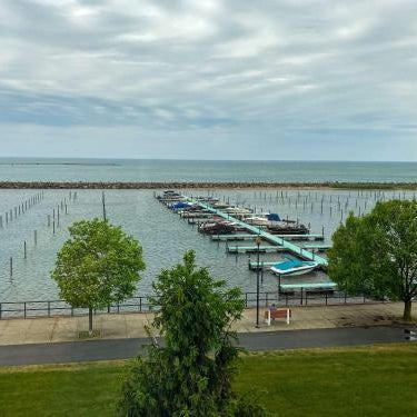 Clarion Hotel Conference Center on Lake Erie Thumbnail