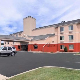 Howard Johnson by Wyndham Urbana Thumbnail