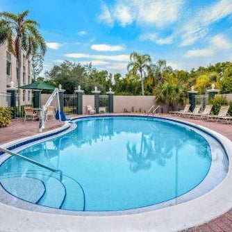 La Quinta Inn & Suites by Wyndham Naples Downtown Thumbnail