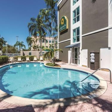 La Quinta Inn & Suites by Wyndham Plantation At Southwest 6th Street Thumbnail