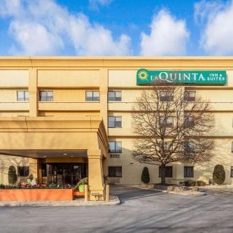 La Quinta Inn & Suites by Wyndham Chicago Tinley Park Thumbnail