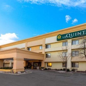 La Quinta Inn & Suites by Wyndham Chicago Willowbrook Thumbnail