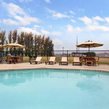 Travelodge by Wyndham Lemoore Near Naval Air Station Thumbnail