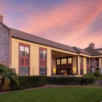 Best Western Plus Raffles Inn & Suites Thumbnail