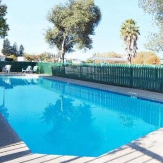 Days Inn by Wyndham Gilroy Thumbnail