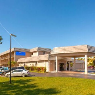 Baymont by Wyndham Bonita Springs Naples North Thumbnail