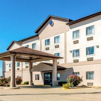Quality Inn & Suites Salem near I-57 Thumbnail