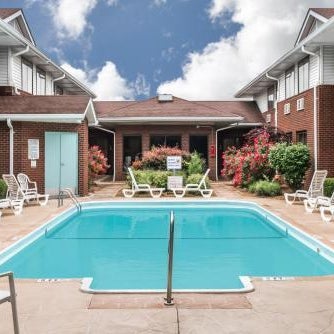 Super 8 by Wyndham O'Fallon Thumbnail