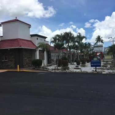 Days Inn by Wyndham Fort Myers Thumbnail