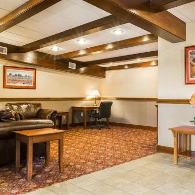 Clarion Inn & Suites At The Outlets Of Lake George Thumbnail