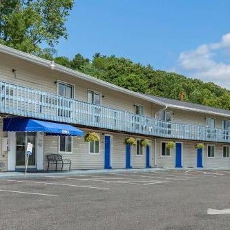 Econo Lodge Lee - Great Barrington Thumbnail