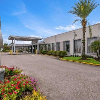 Clarion Inn & Suites Across From Universal Orlando Resort Thumbnail