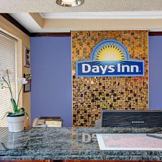 Days Inn by Wyndham San Francisco - Lombard Thumbnail
