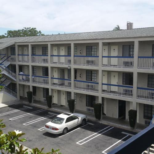 Days Inn by Wyndham Orange Anaheim Thumbnail