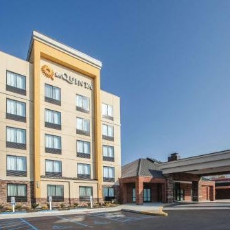 La Quinta Inn & Suites by Wyndham Philadelphia Airport Thumbnail
