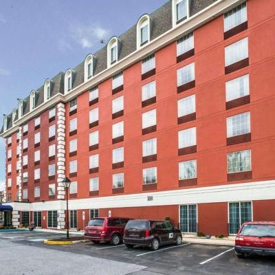 Best Western Chocolate Inn at the Park Thumbnail