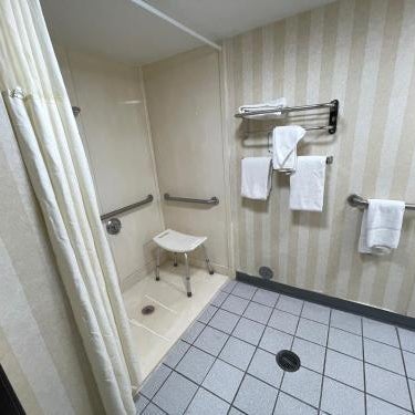 Quality Inn & Suites North Gibsonia Thumbnail