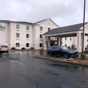 Wingate by Wyndham Grove City Thumbnail