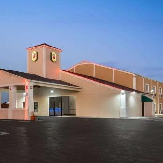 Super 8 by Wyndham Gainesville TX Thumbnail