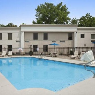 Days Inn by Wyndham Cincinnati East Thumbnail