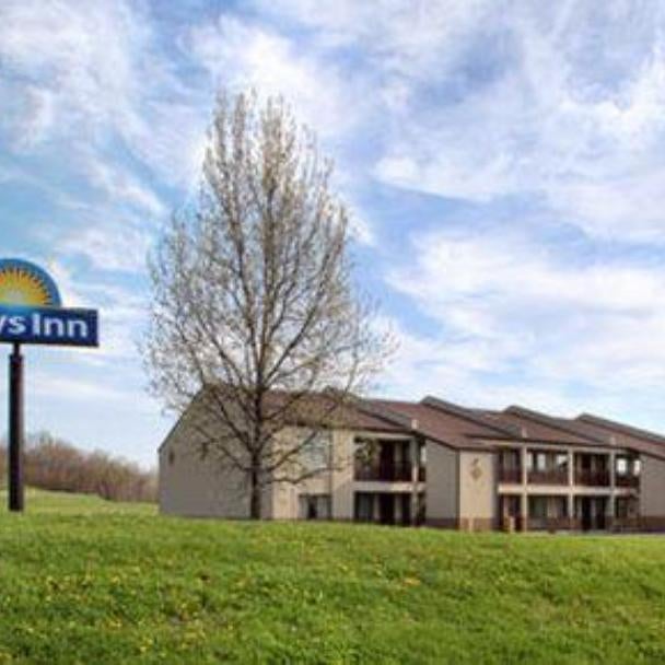 Days Inn by Wyndham Hannibal Thumbnail